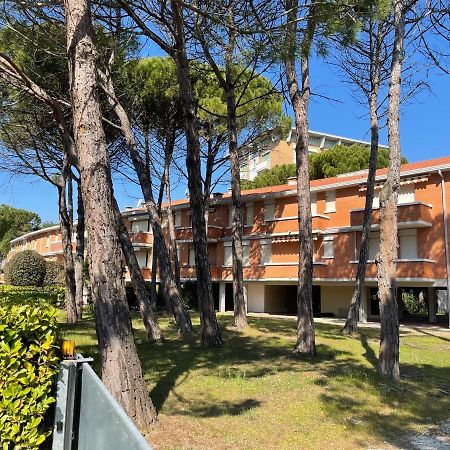 Twin Pine Trees Flats, Near Beach Bibione Exterior photo