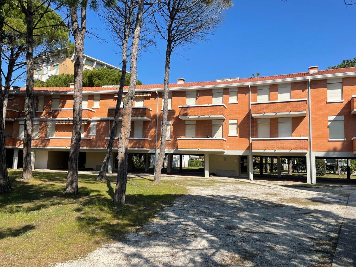Twin Pine Trees Flats, Near Beach Bibione Exterior photo